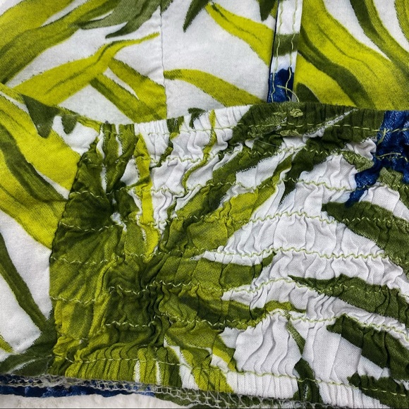 Brandy Melville Hawaiian Leaf Print Mini Crop Top - Picture 4 of 5